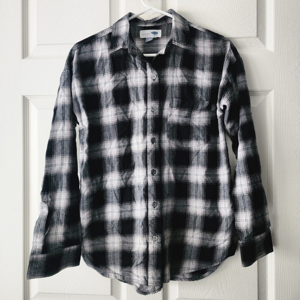 Old Navy Womens Boyfriend Plaid Shirt in Black and White